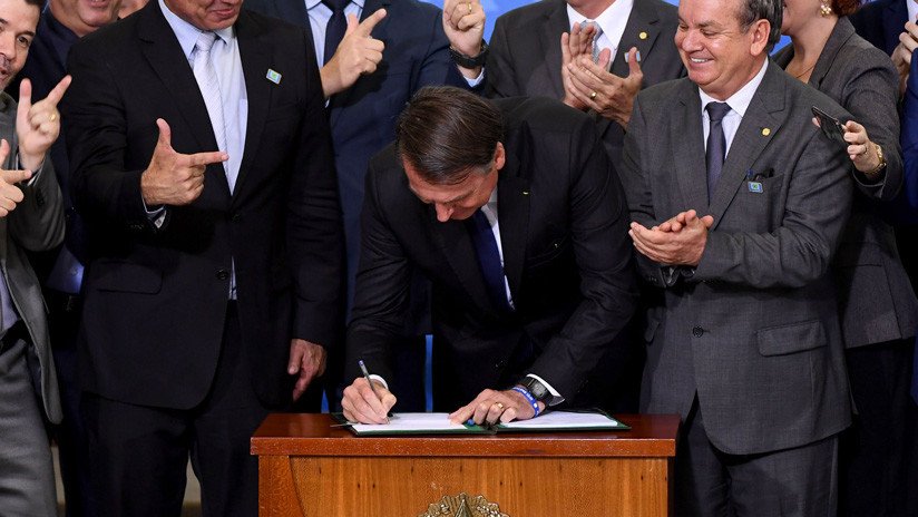 Gobernadores de 13 estados y del Distrito Federal de Brasil rechazan el decreto de Bolsonaro que flexibiliza la tenencia de armas