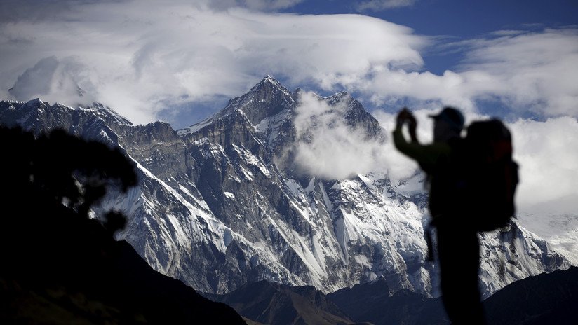 Siete alpinistas murieron mientras hacían fila de hasta 12 horas para alcanzar la cima del Everest