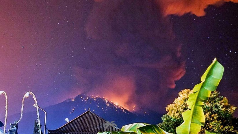 VIDEO: Entra en erupción el Monte Agung en Indonesia 