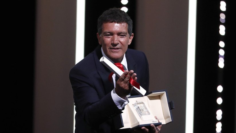 Antonio Banderas gana el premio al mejor actor del Festival de Cannes por su papel en 'Dolor y Gloria'