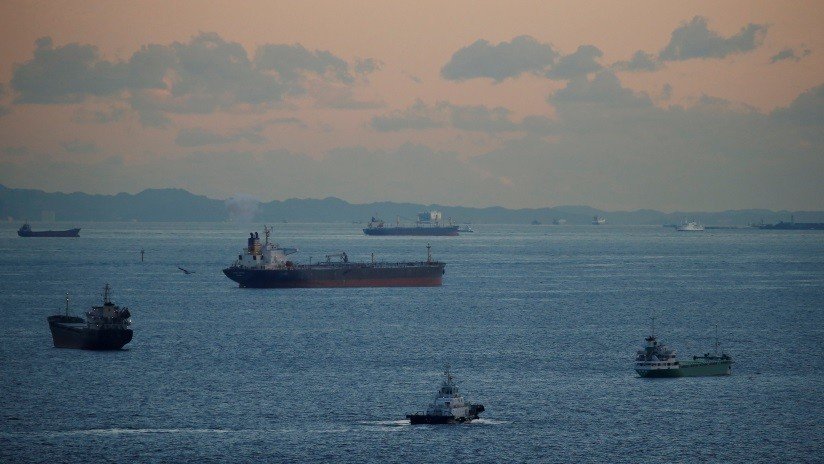 Al menos cuatro desaparecidos tras colisionar dos barcos de carga en Japón