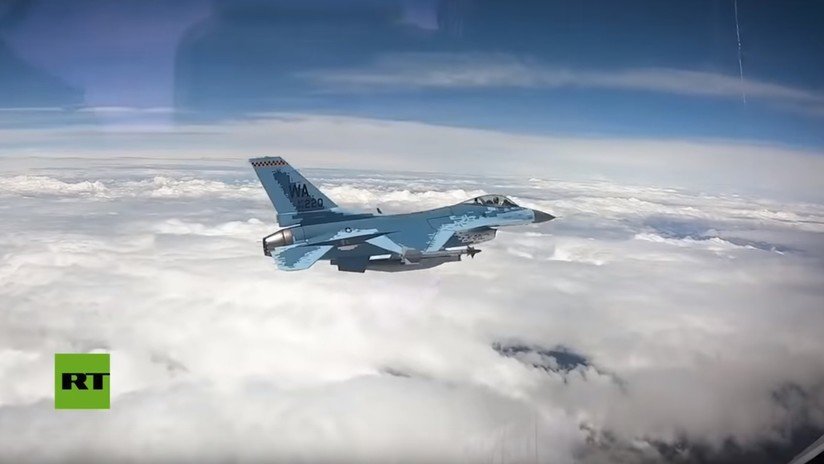 FOTOS, VIDEO: El vuelo inaugural del caza F-16 estadounidense camuflado como un Su-57 ruso