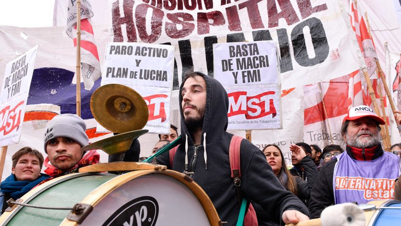 Un megaparo de trabajadores contra las políticas de Macri atiza el ambiente electoral en Argentina