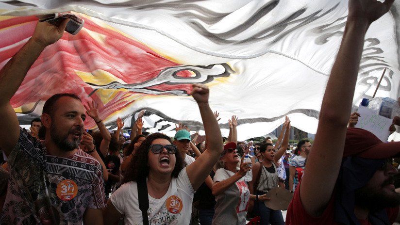 Bolsonaro enfrenta la segunda paralización nacional contra los recortes en educación