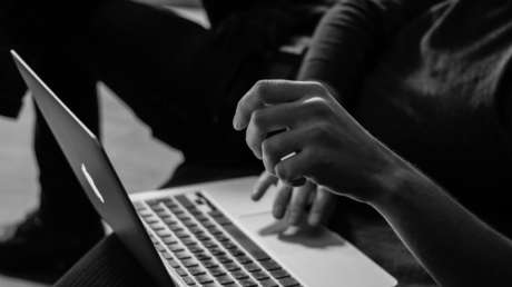 "Tienes que estar allí donde se encuentran tus electores": Un legislador danés lleva su campaña a la web PornHub