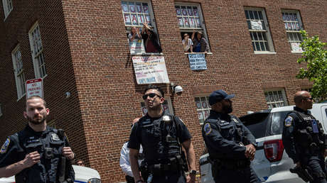 Policía irrumpe en la Embajada de Venezuela en Washington y detiene a los cuatro activistas que permanecían allí