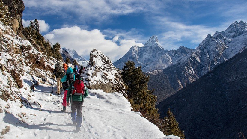 Lanzan una operación de búsqueda de ocho alpinistas desaparecidos en el Himalaya