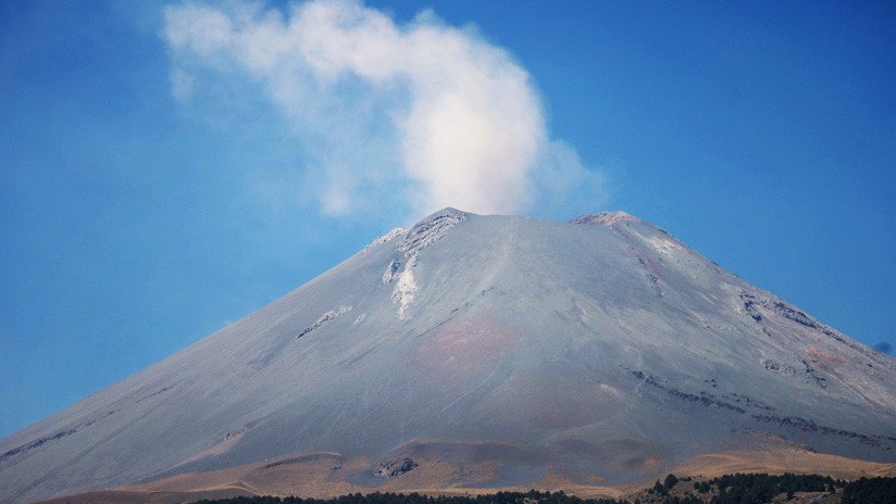 VIDEOS: El volcán mexicano de Popocatépetl registra dos nuevas explosiones 