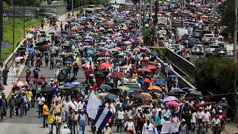 Gobierno hondureño deroga los polémicos decretos que generaron intensas protestas de médicos y maestros