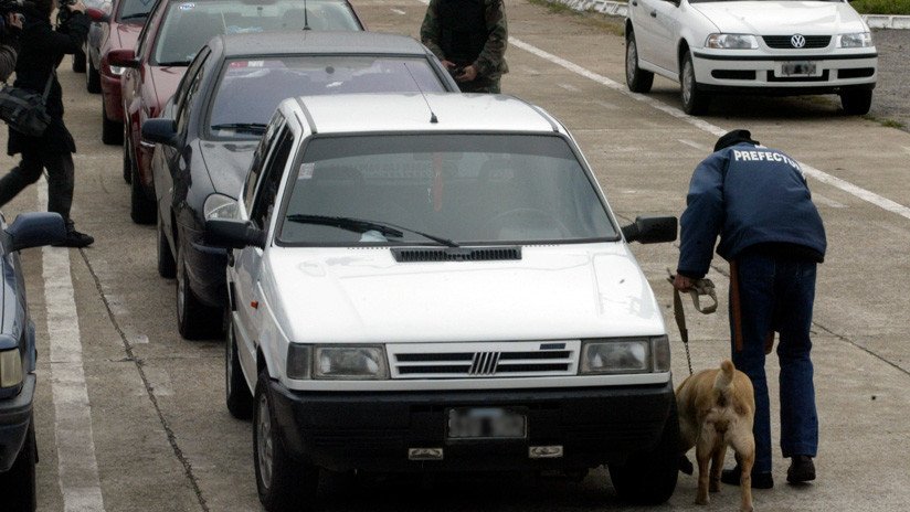 FOTO: Inspector uruguayo 'sanciona' a una mujer por conducir "con exceso de belleza" y le confiesa su amor en la multa