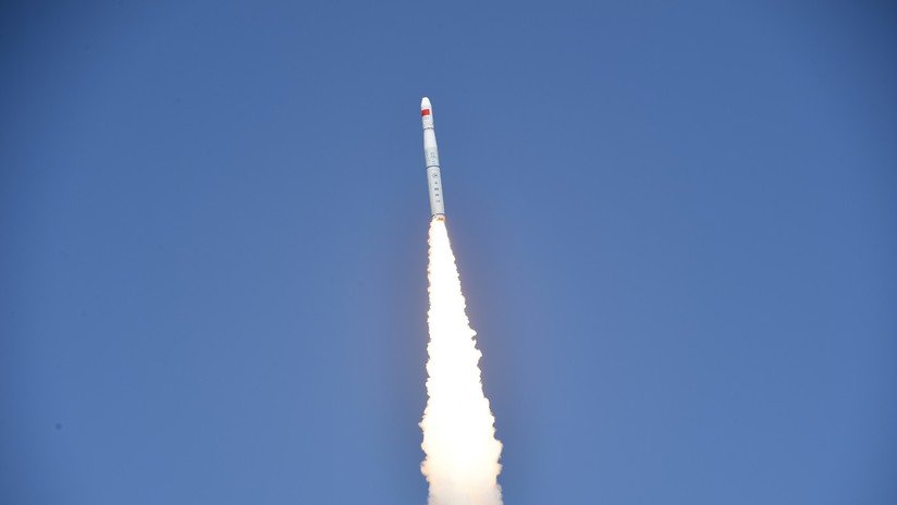 VIDEO: China lanza con éxito un cohete desde una plataforma marítima por primera vez