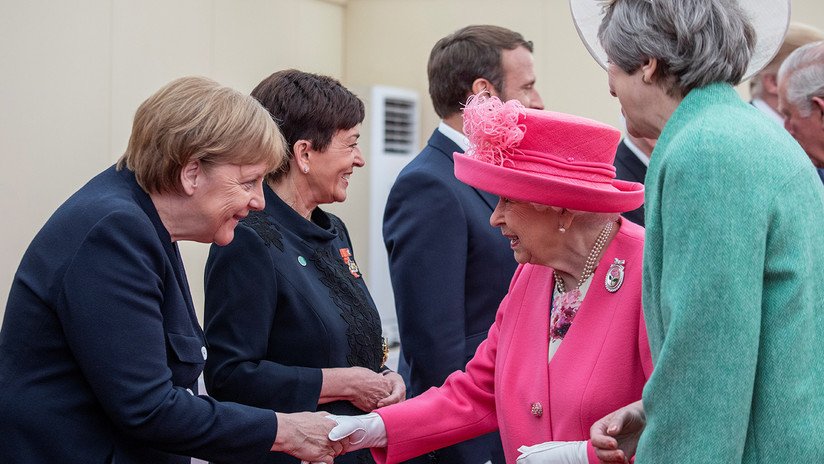 Polémico tuit: Isabel II saluda a líderes de "las naciones aliadas" en el Día D... incluida la canciller alemana (VIDEO)