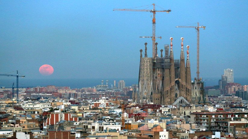 Tras 137 años la Sagrada Familia de Barcelona ya es legal