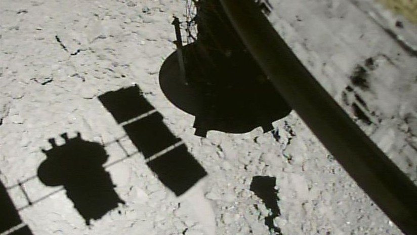 FOTO: La sonda Hayabusa 2 capta su propia sombra a pocos metros de la superficie del asteroide Ryugu