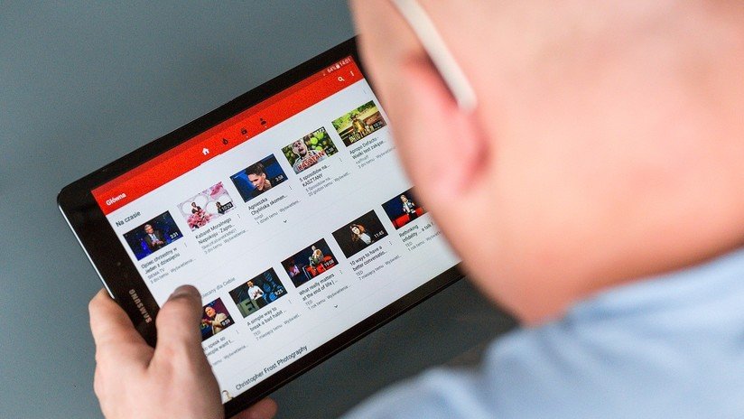 Descubren que algoritmos de YouTube "normalizan la pedofilia" y atraen a usuarios a ver videos de niños con poca ropa