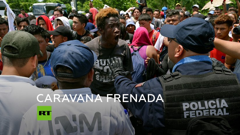 Militares y policías de México detienen a migrantes en la frontera con Guatemala