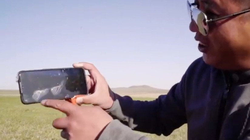 ¡Más 'Vivo' que nunca! Un móvil chino cae desde 31 kilómetros de altura (VIDEO)