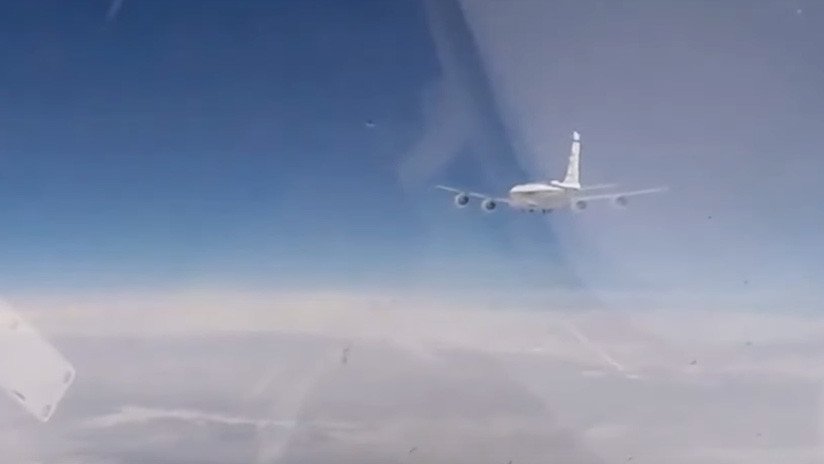 VIDEO: La intercepción de dos aviones espía de EE.UU. y Suecia vista desde la cabina de un caza ruso Su-27