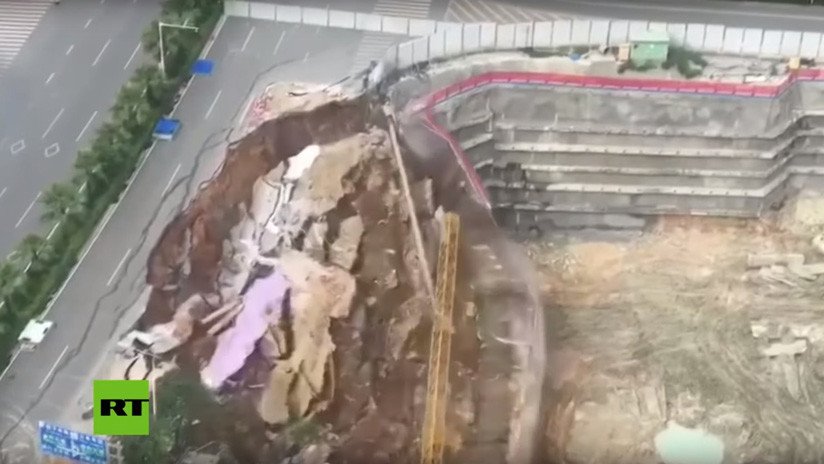 Momento exacto: un viaducto se derrumba en cuestión de segundos en China (VIDEO)