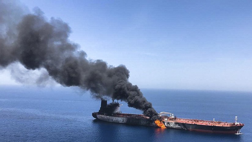VIDEO: Imágenes aéreas muestran a uno de los petroleros en llamas tras el presunto ataque en el golfo de Omán