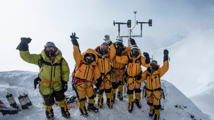 Científicos montan las dos estaciones meteorológicas más altas del mundo en el Everest