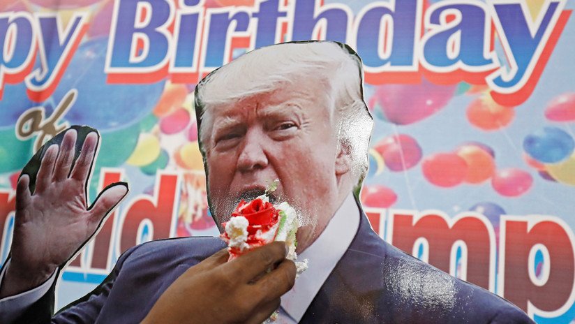 Trump pagó a Facebook casi un millón de dólares para desearse a sí mismo (y a Melania) un feliz cumpleaños