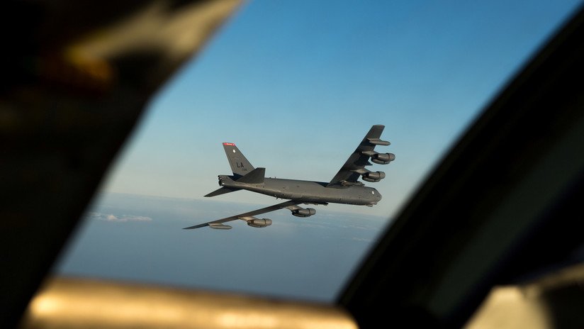 EE.UU.: Primer vuelo de prueba de un bombardero estratégico B-52 con un misil hipersónico