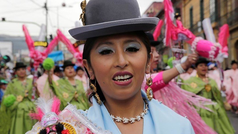 Bolivia vibra con danzas folclóricas en la festividad andina del Señor del Gran Poder