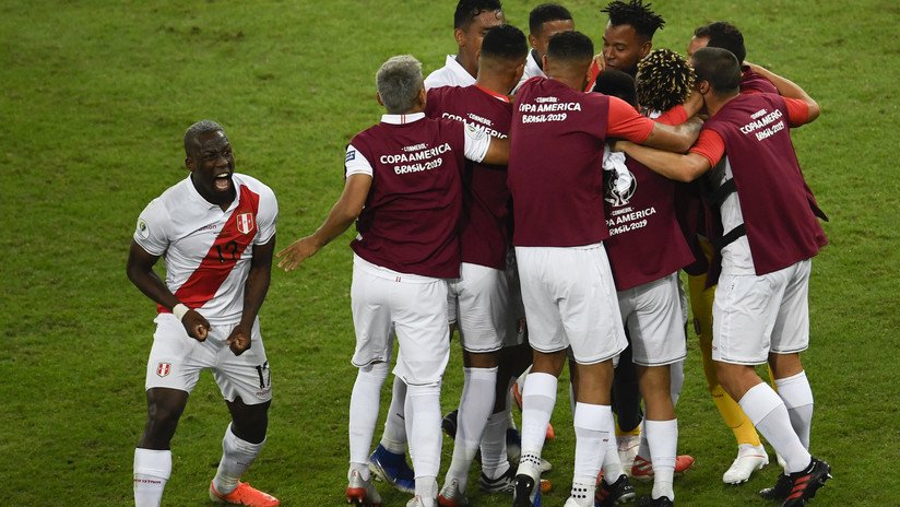 Perú da vuelta el resultado y supera a Bolivia por 3 a 1 en la Copa América