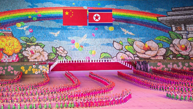 Kim Jong-un celebra la histórica visita de Xi Jinping a Corea del Norte con un colorido espectáculo masivo
