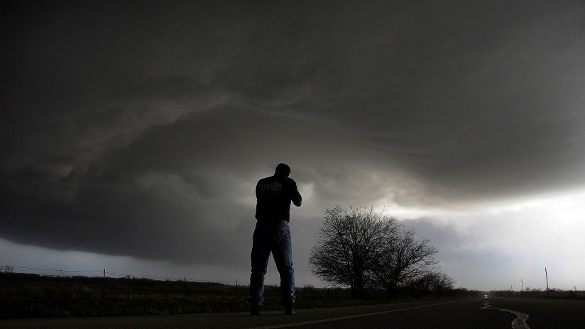 FOTOS, VIDEO: Captan sobre Texas una enorme 'súpercelda' a punto de convertirse en tornado