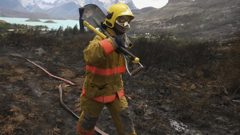 VIDEO: Emergencia química al norte de Chile tras un incendio en una planta de azufre