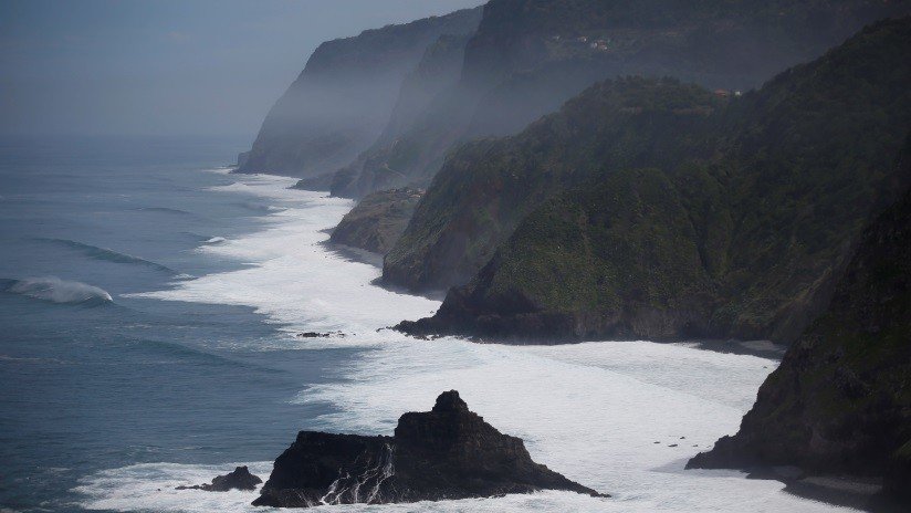 FOTO: Una rara mezcla de roca y plástico se está formando en una isla portuguesa