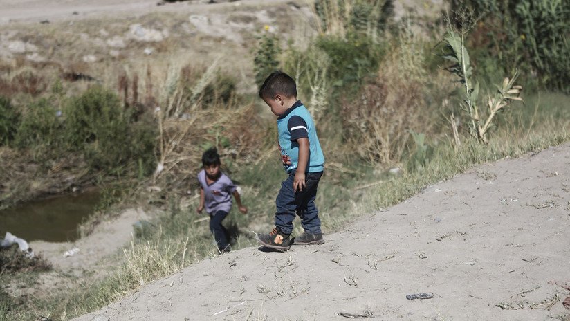 Autoridades en Texas hallan muertos a una mujer, un niño y dos bebés cerca de la frontera con México