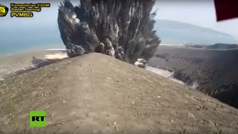 VIDEO: Captan una gran explosión en el volcán Anak Krakatoa de Indonesia