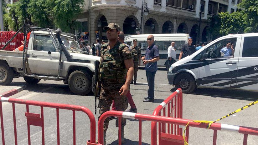 Un muerto y al menos ocho heridos por dos atentados en Túnez