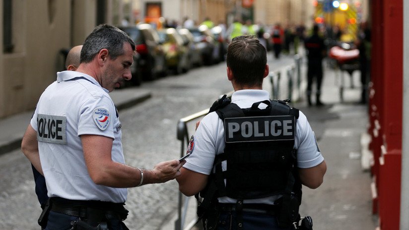 Al menos dos heridos por un tiroteo ante una mezquita en Francia