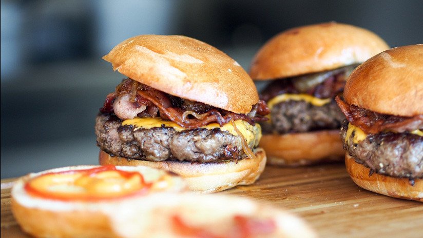 Una cadena de comida rápida confiesa que alimentó secretamente a sus clientes con carne falsa