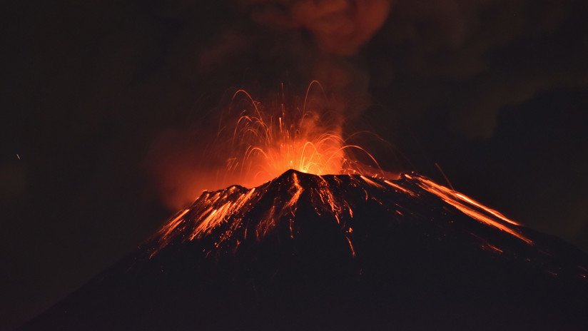El Volcán Popocatépetl registra una explosión y arroja material incandescente (VIDEO, FOTOS)