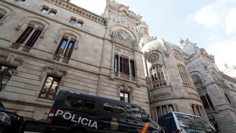 Detienen en Barcelona a dos menores acusados de agredir sexualmente a una joven y grabar el ataque