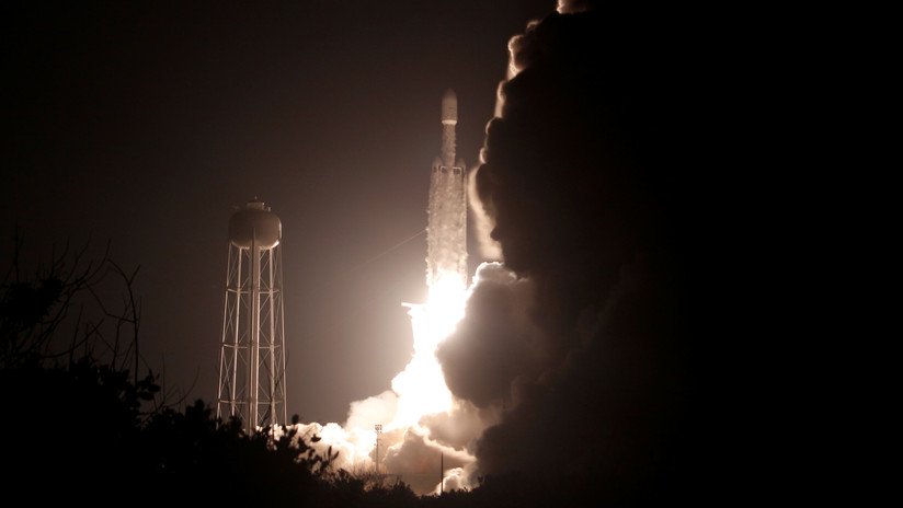 SpaceX pierde contacto con tres de sus 60 satélites Starlink en órbita terrestre