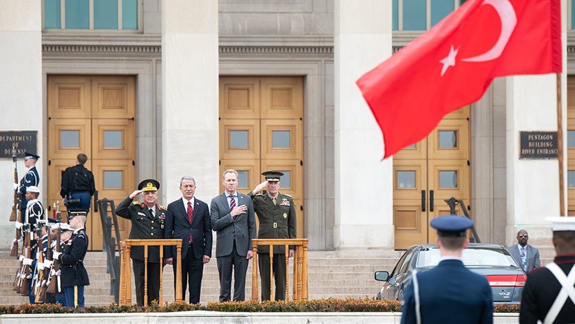 Ankara responderá "de forma violenta" al mariscal Haftar, que amenazó con atacar intereses turcos en Libia