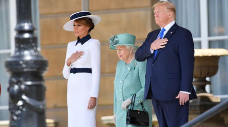 Trump vuelve a romper el protocolo real británico antes de iniciar su visita al Reino Unido