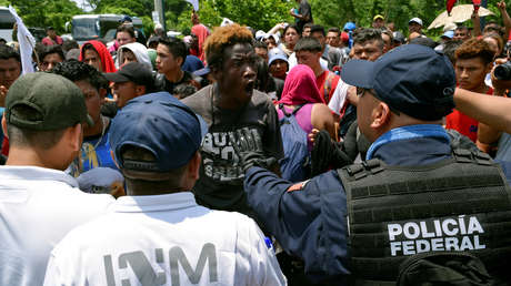 México bloquea cuentas de personas acusadas de tráfico de personas y vinculadas a la caravana migrante