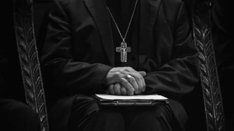 Imputan por abuso sexual a exobispo argentino que prestó asesoría al papa Francisco