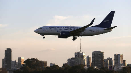 Un avión argentino aterriza de emergencia en Bogotá por una falla técnica