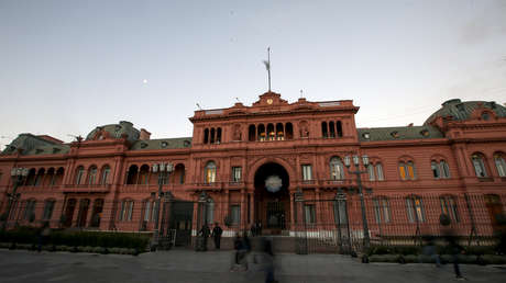 VIDEO: Un joven intenta ingresar a la Casa Rosada en Argentina y es capturado por la seguridad presidencial