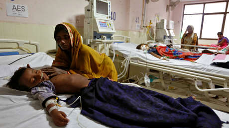 20 niños muertos en 24 horas: ya hay 100 fallecidos en India por un virus cerebral que estaría relacionado con los lichis