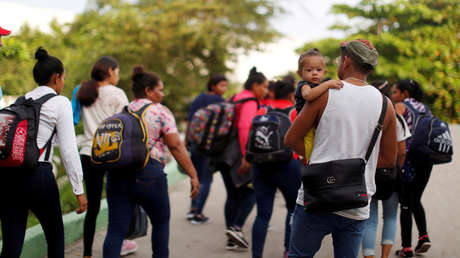 Trump: "Mi aprobación por los hispanos subió un 17 % porque soy severo con los migrantes"