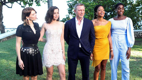Ocultan una cámara en el baño femenino del estudio de 'Bond 25'